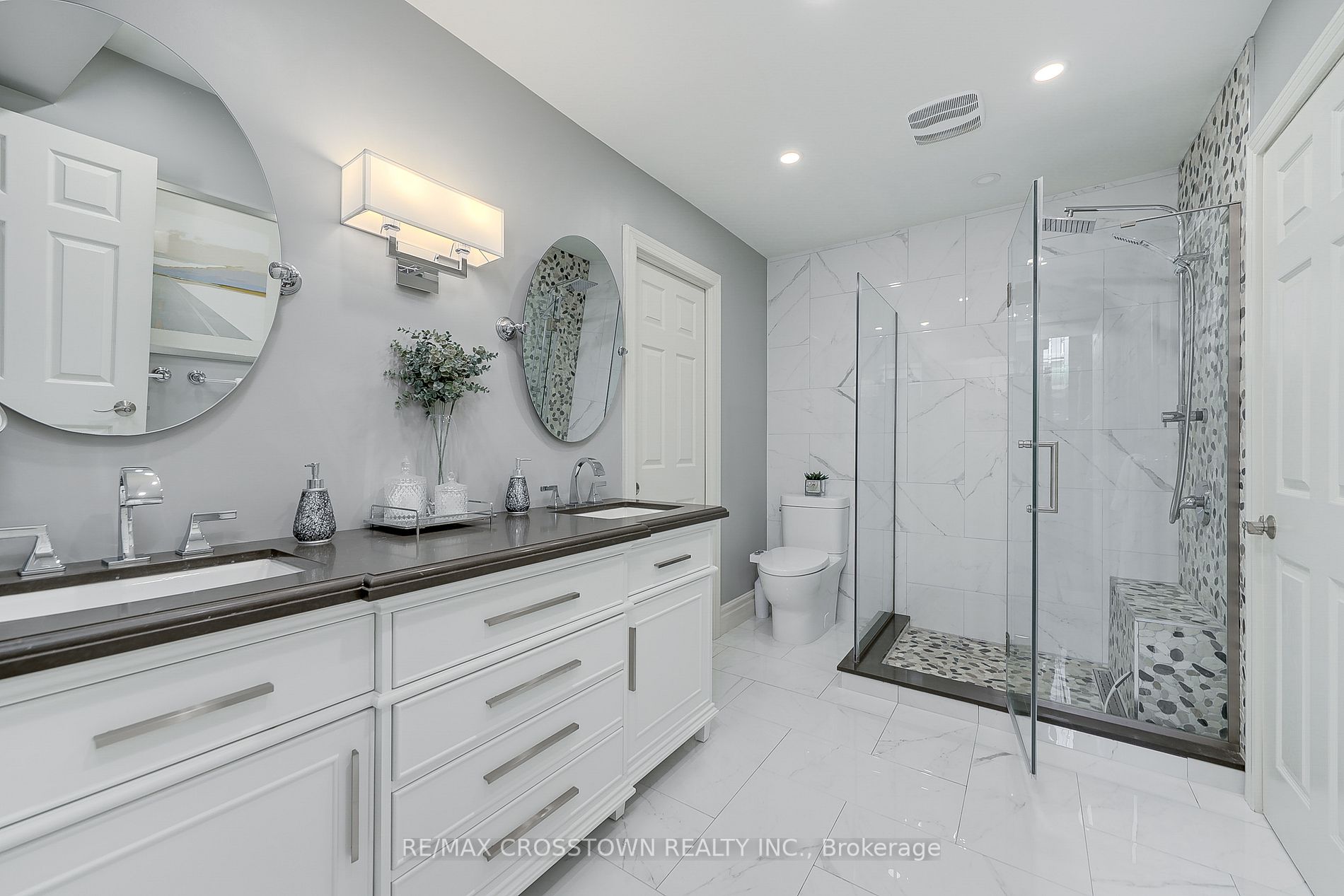 2679 Lakeshore Road E