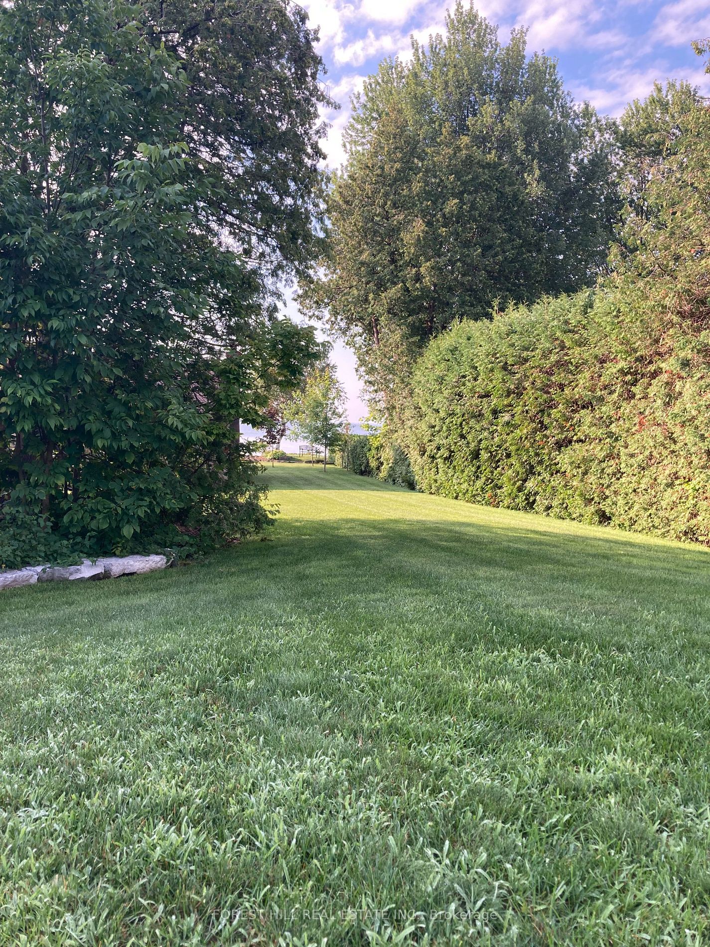81 Parkside Dr