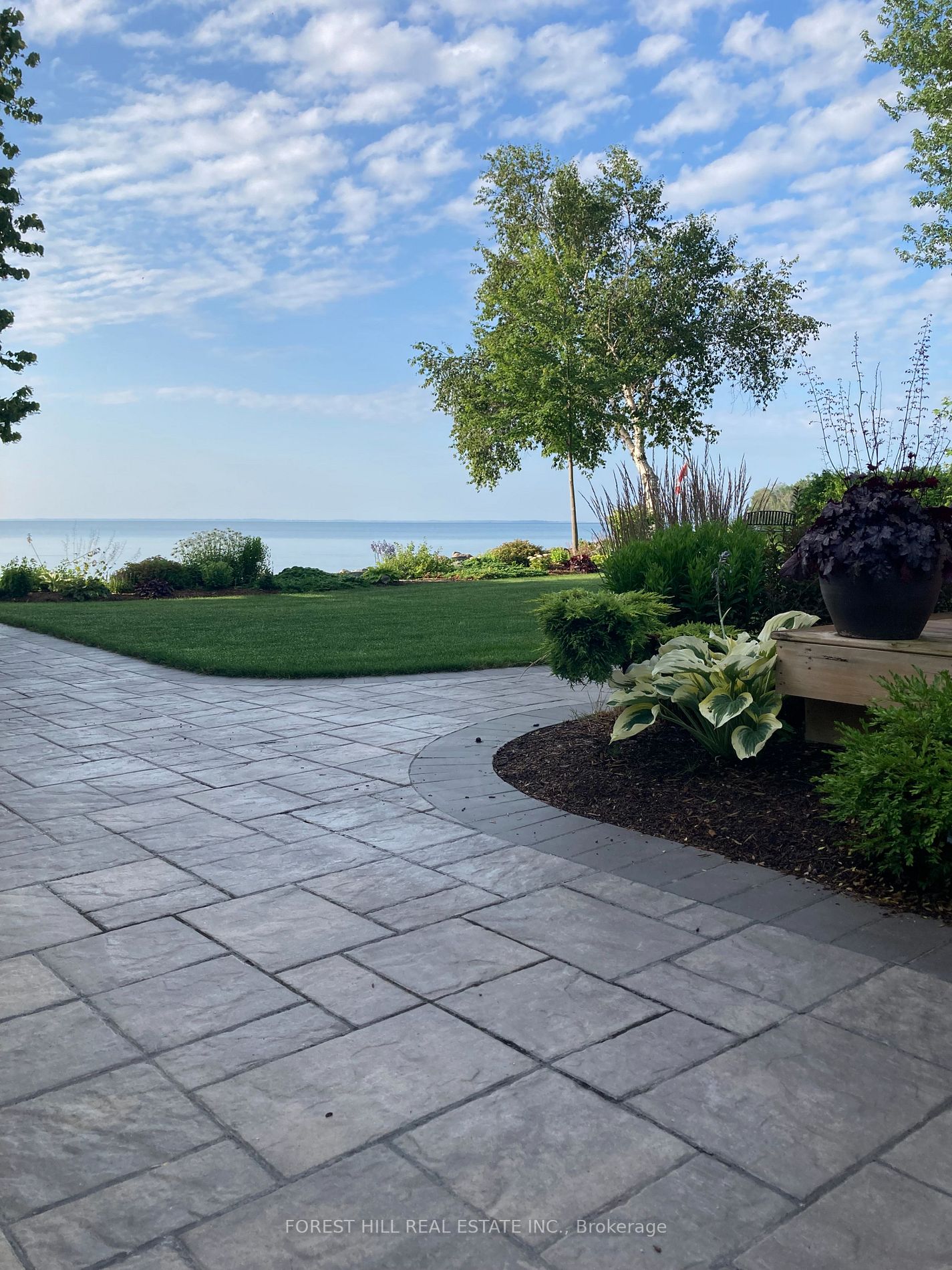 81 Parkside Dr