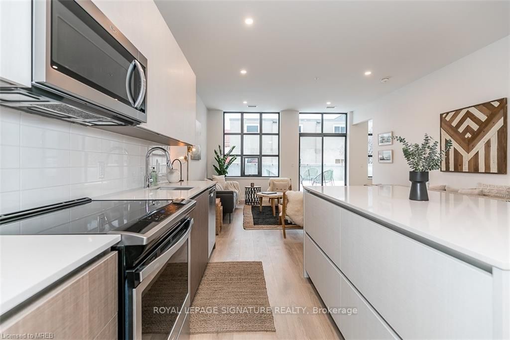 21 Matchedash St S, #211