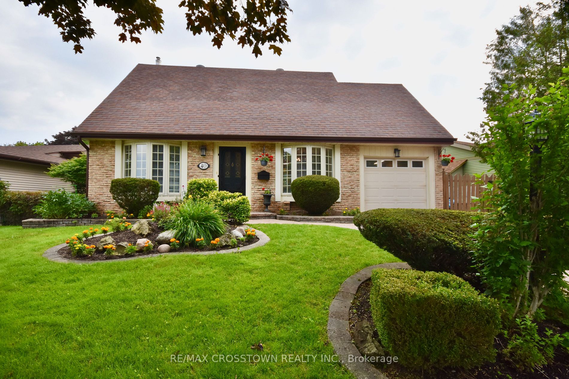 40 Oren Blvd