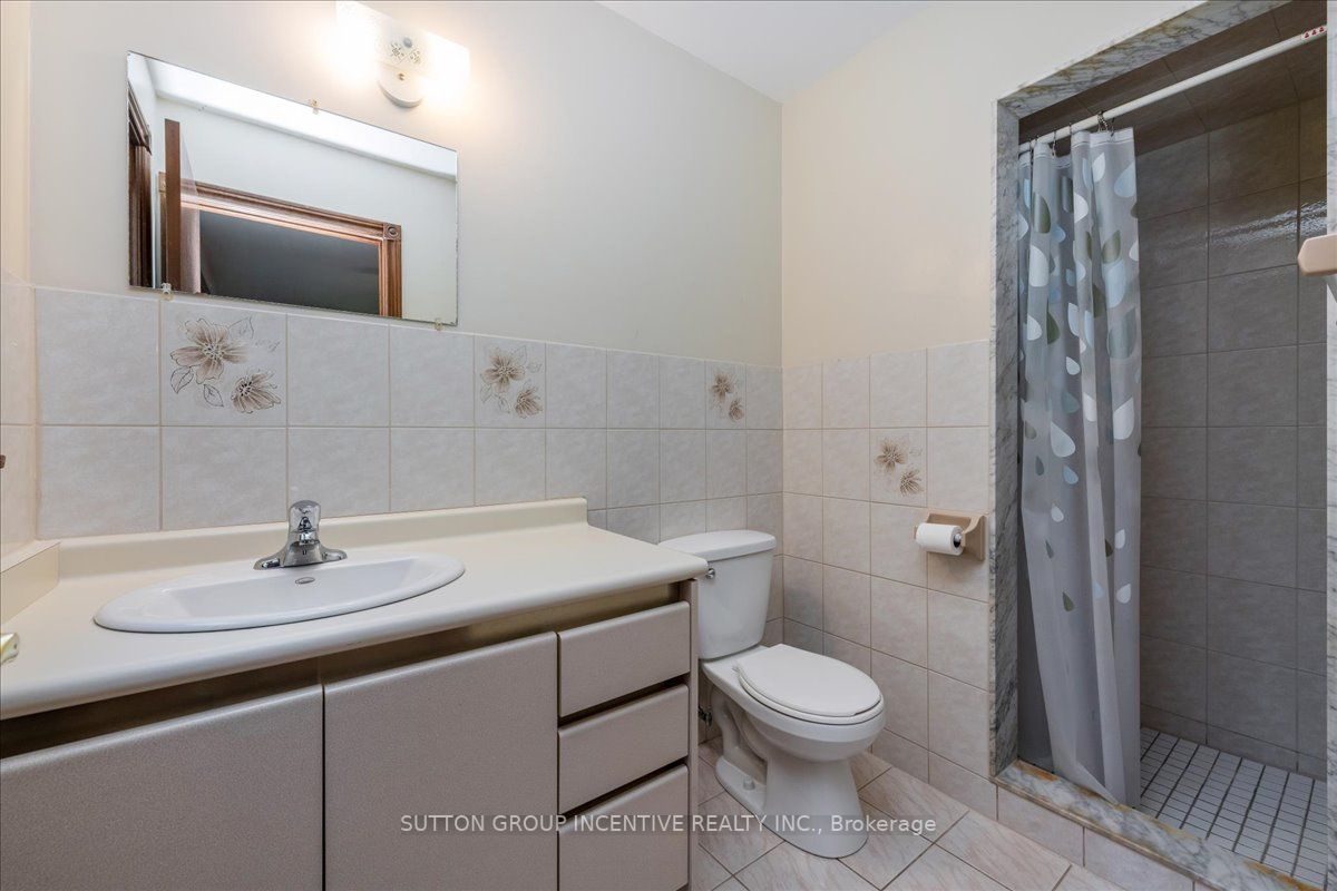 38 Nicole Blvd