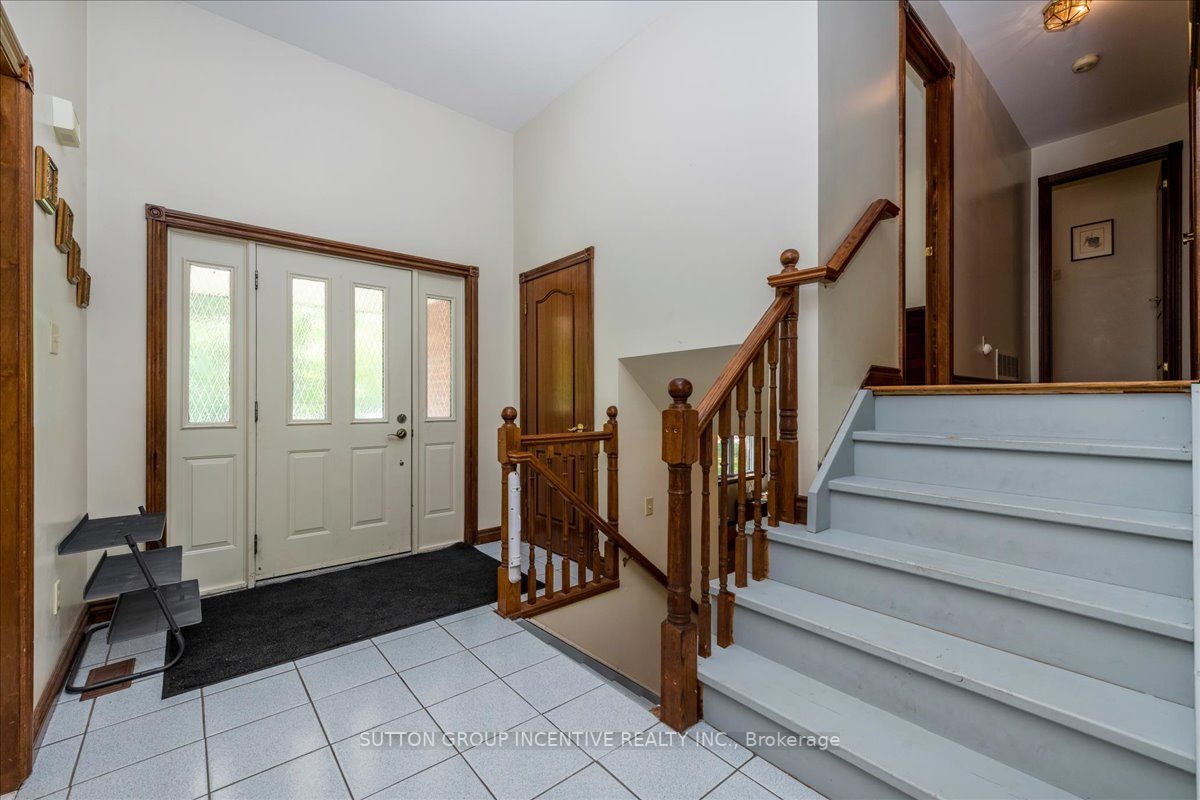 38 Nicole Blvd