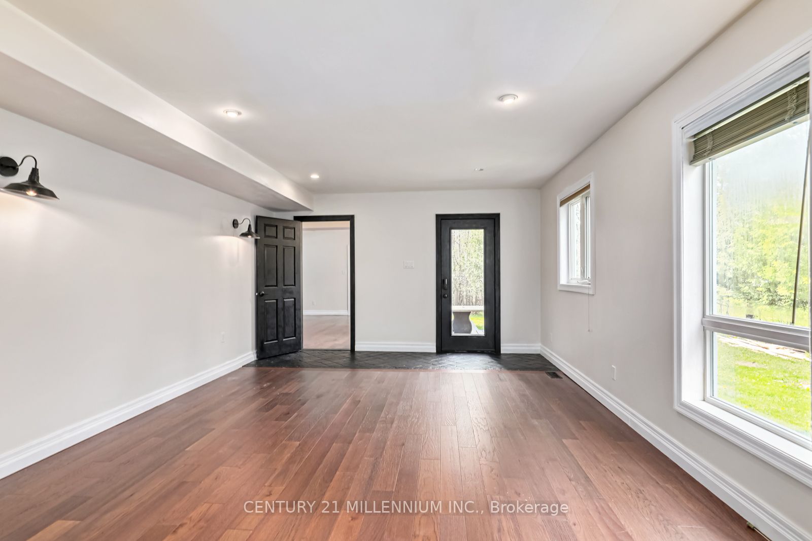 20 Forest Dr