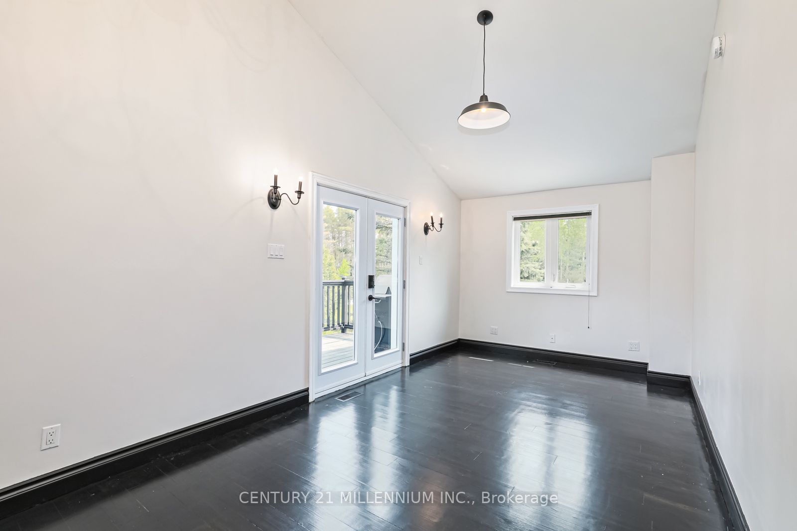 20 Forest Dr