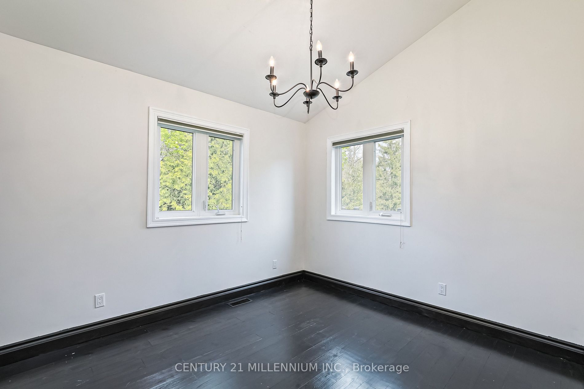 20 Forest Dr