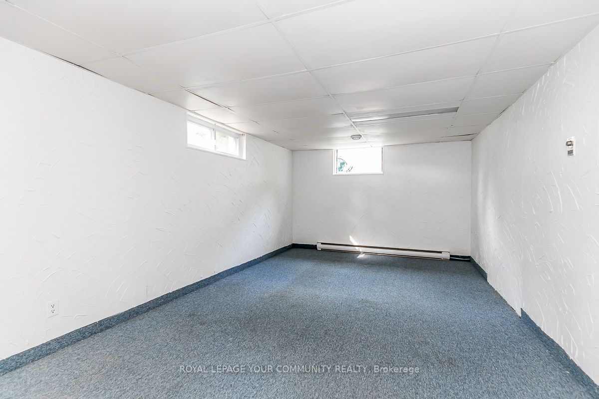 374 Mississaga St W