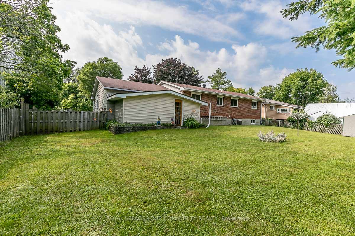 374 Mississaga St W