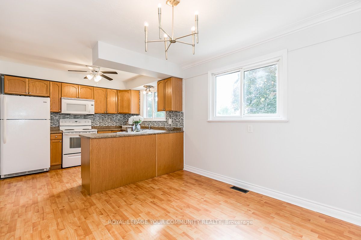 374 Mississaga St W