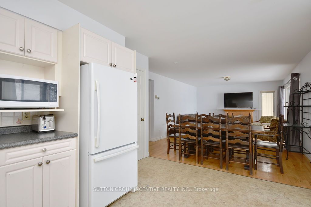 2999 Lakeside Dr