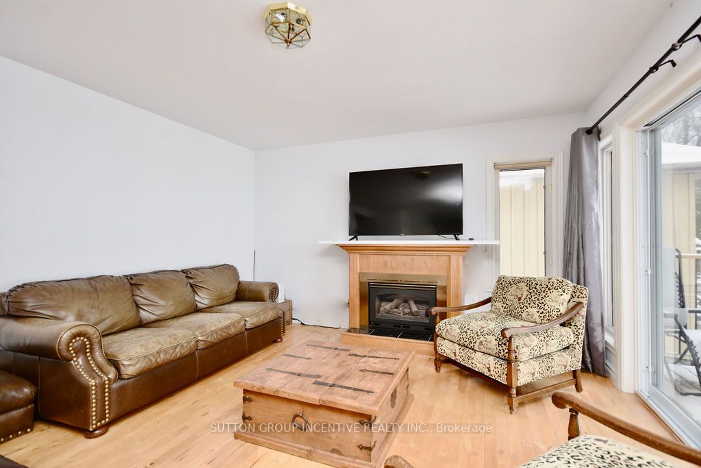 2999 Lakeside Dr
