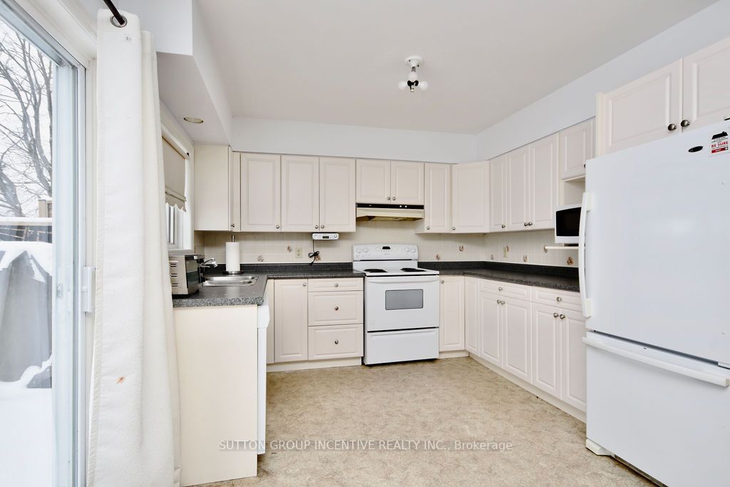 2999 Lakeside Dr