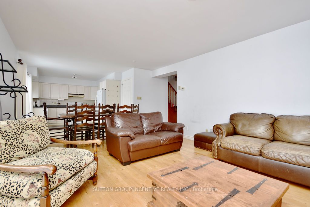 2999 Lakeside Dr