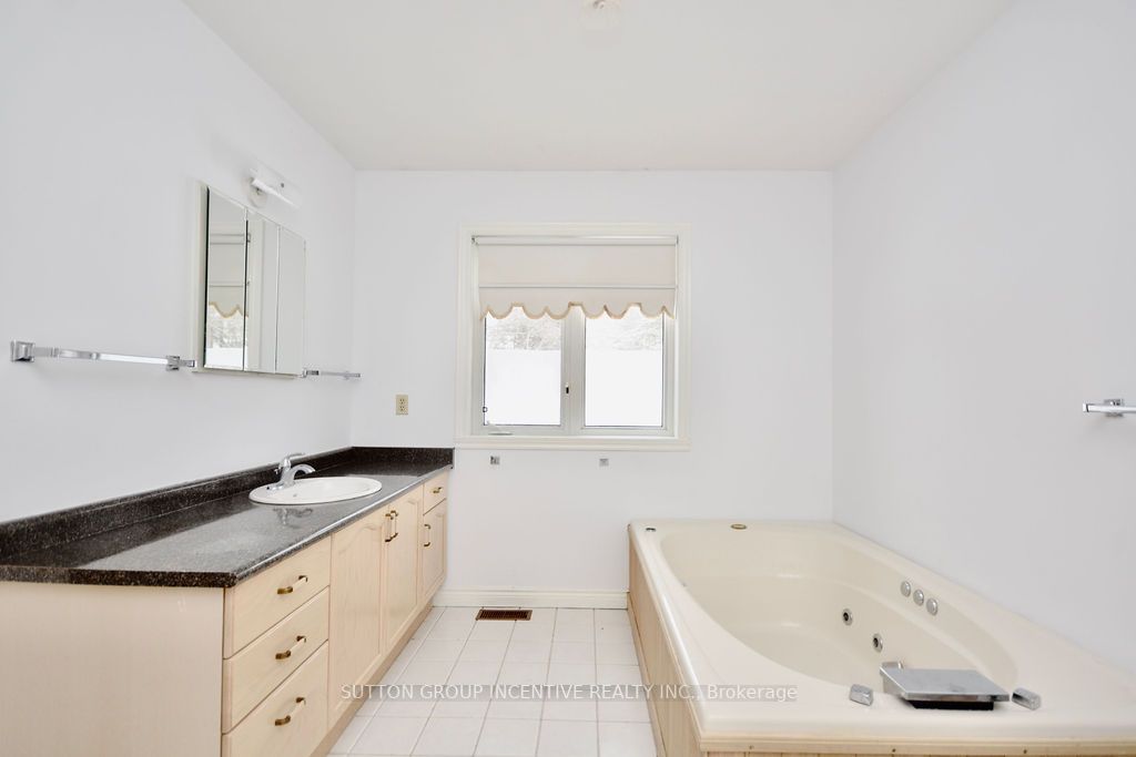 2999 Lakeside Dr