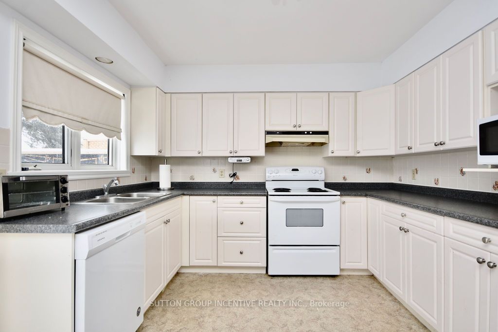2999 Lakeside Dr