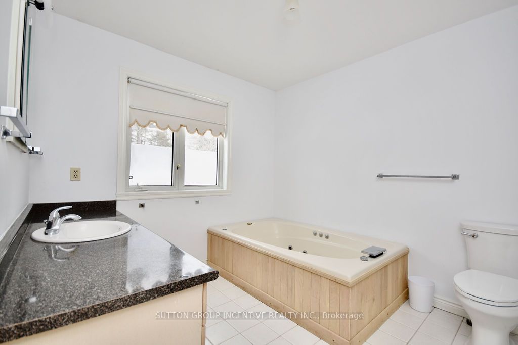 2999 Lakeside Dr