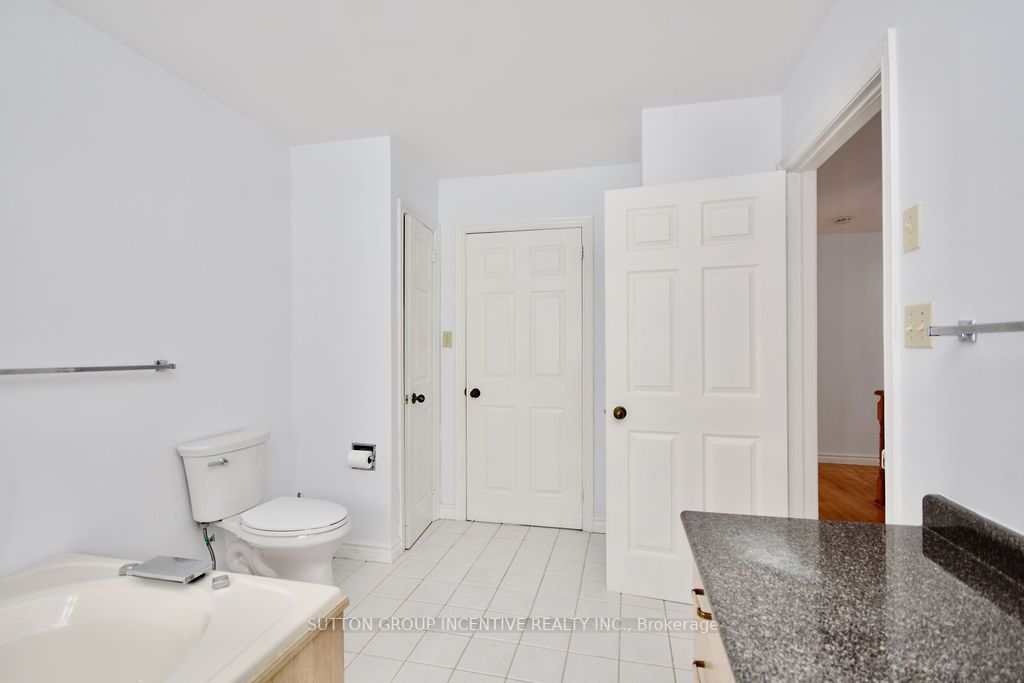 2999 Lakeside Dr