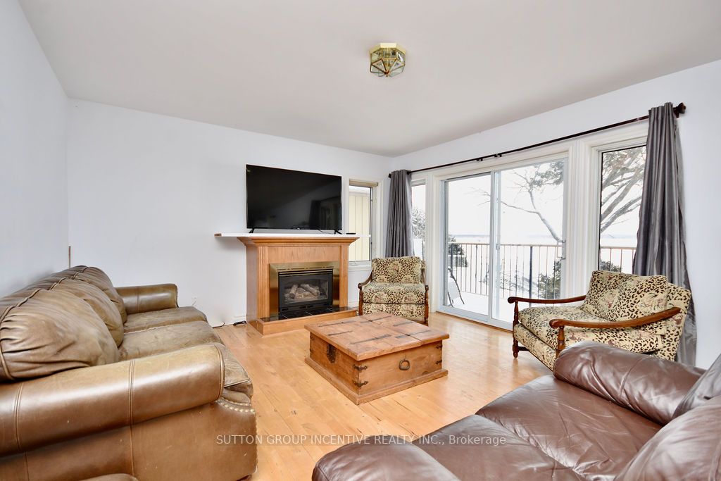 2999 Lakeside Dr