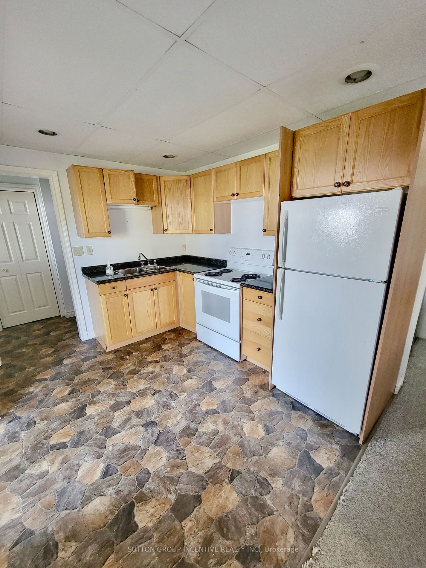 2999 Lakeside Dr