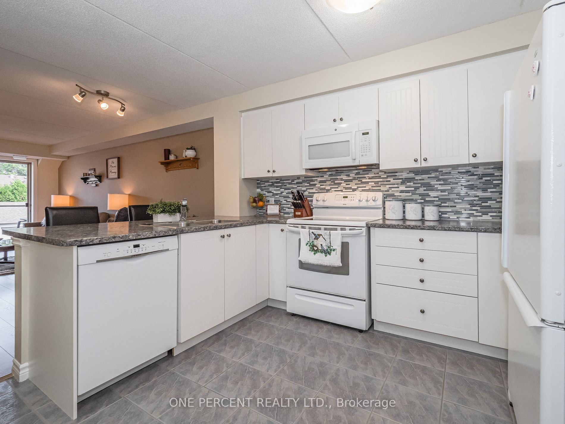 486 Laclie St, #201