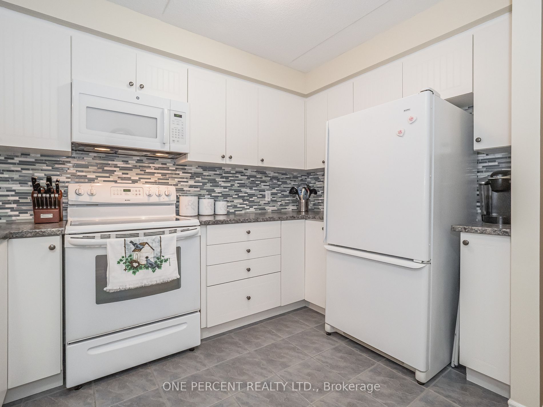 486 Laclie St, #201