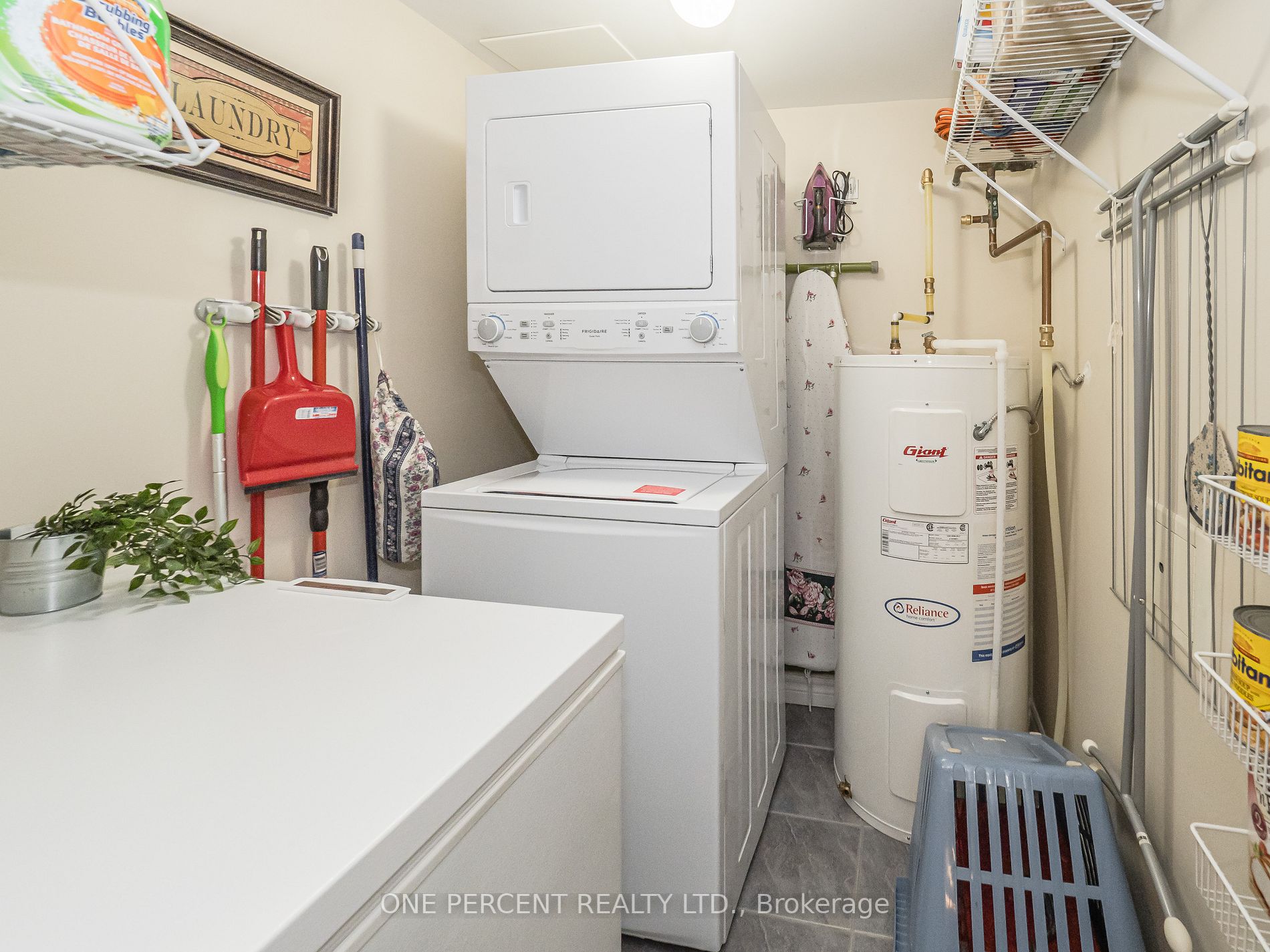 486 Laclie St, #201