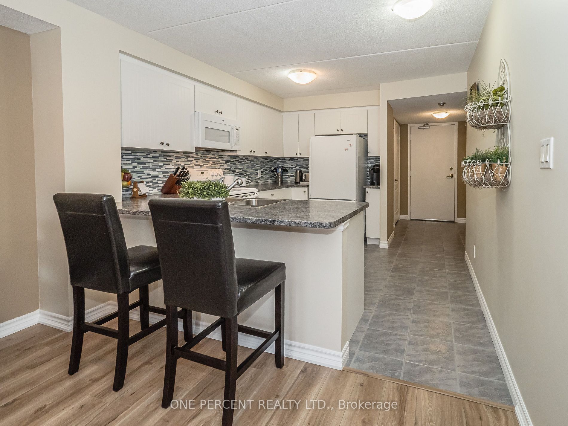 486 Laclie St, #201
