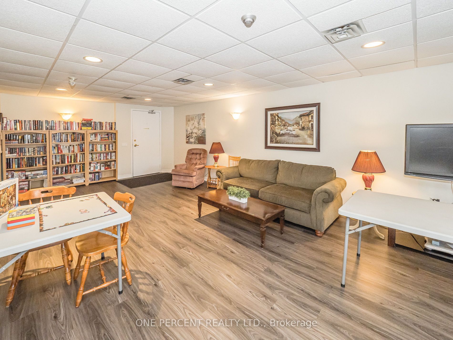 486 Laclie St, #201