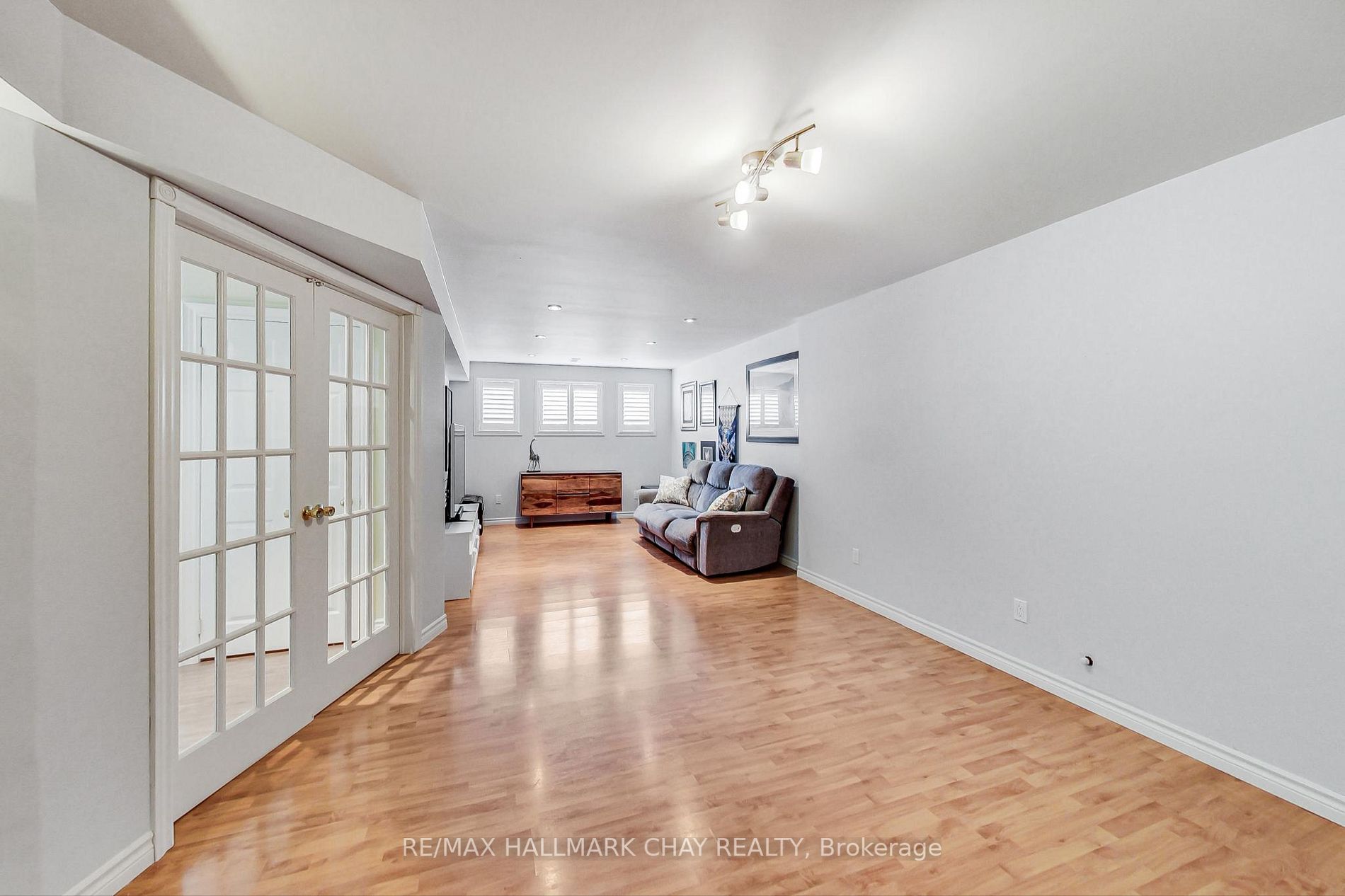 25 Forest Dale Dr
