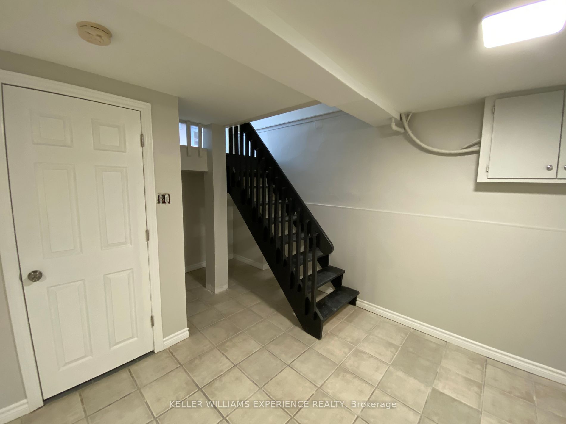 347 King St, #Lower