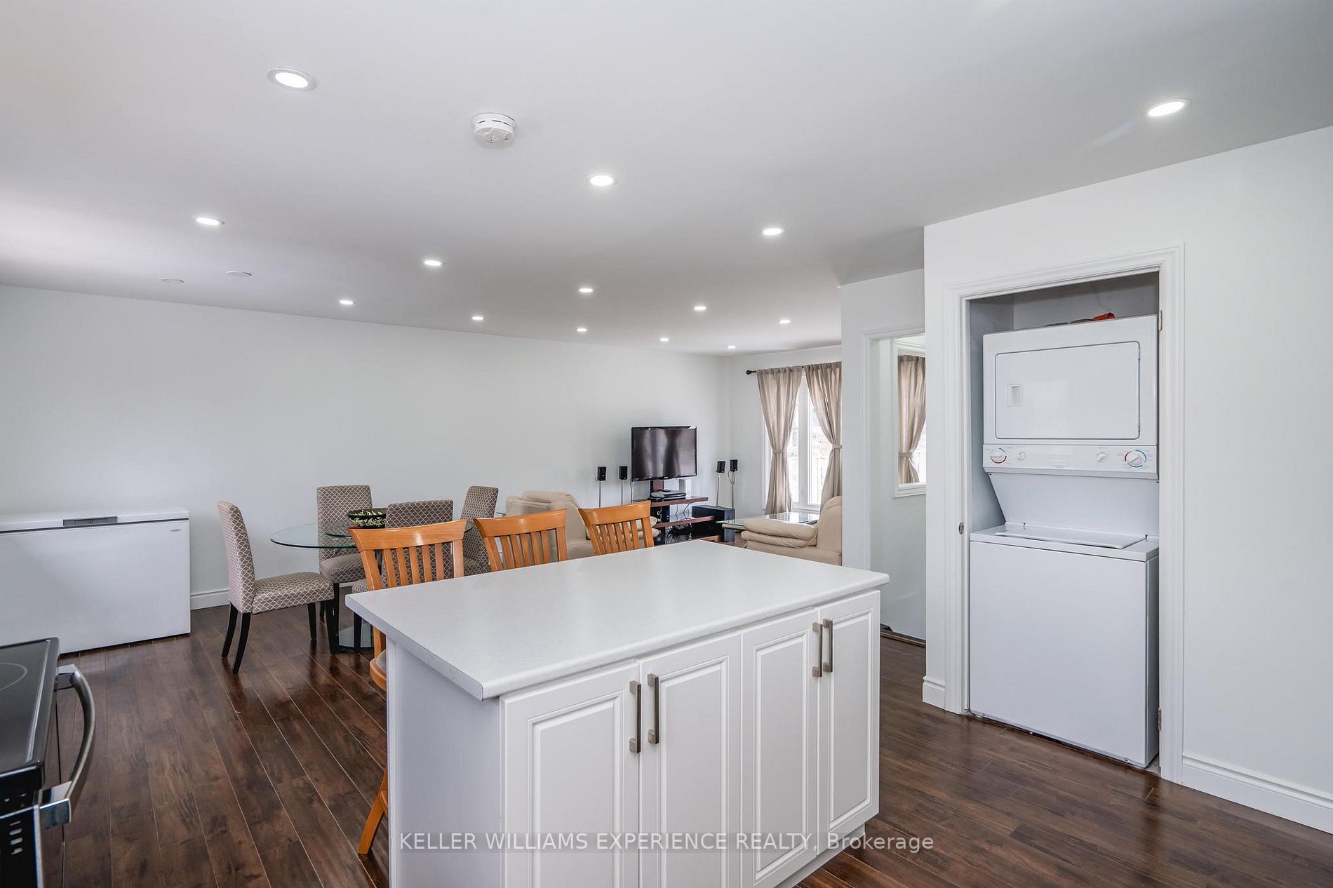 200 Ferndale Drive N