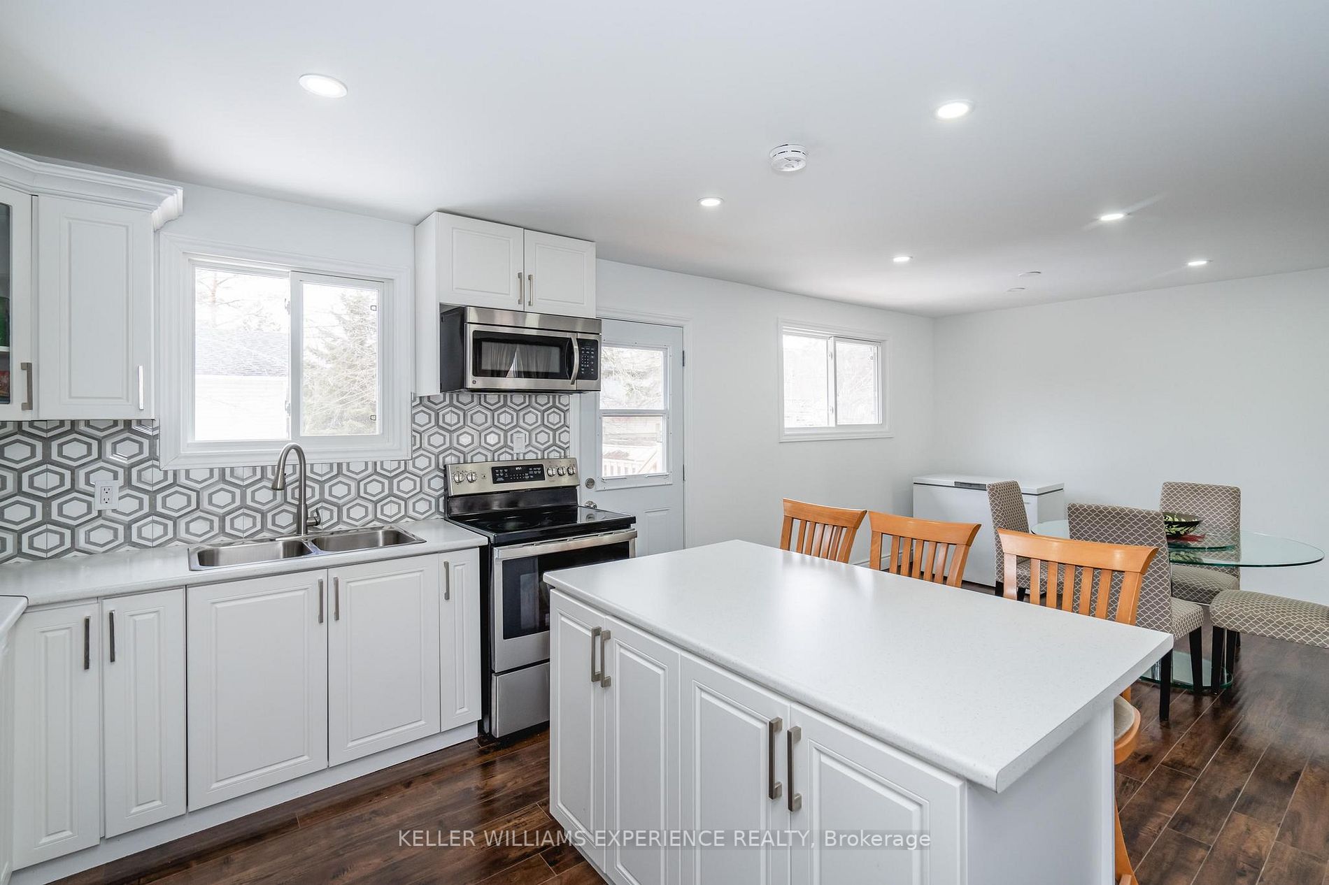 200 Ferndale Drive N