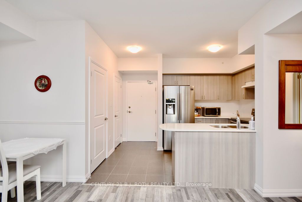 302 Essa Rd, #205