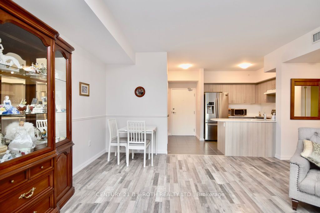 302 Essa Rd, #205
