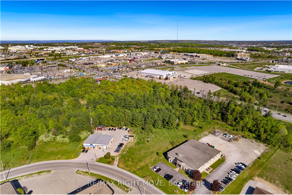 44 Hooper Rd, Barrie