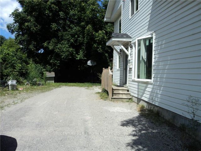 136 Barrie Rd