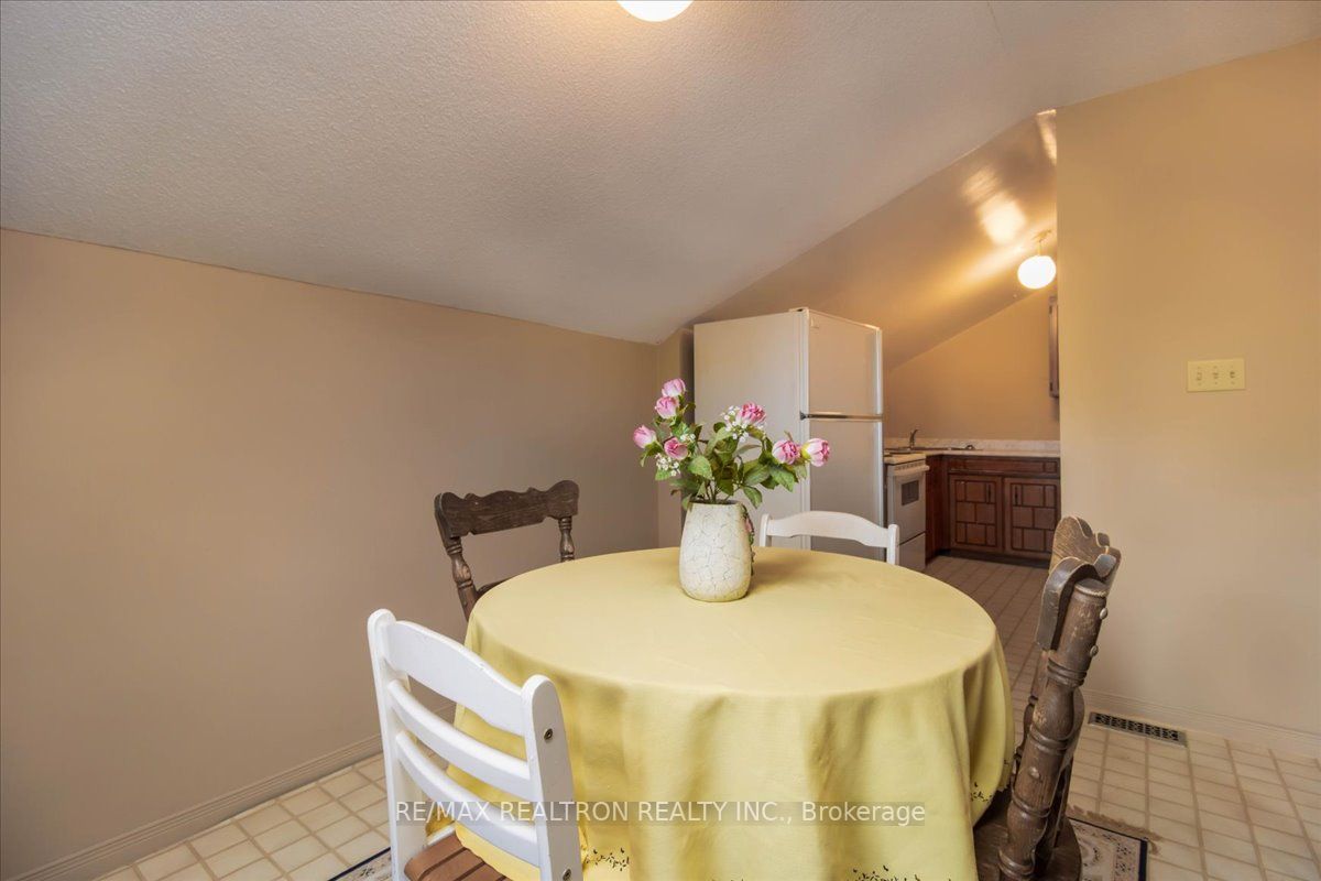37 Nicholson Cres