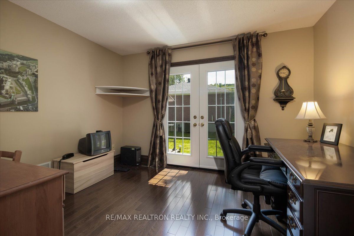 37 Nicholson Cres