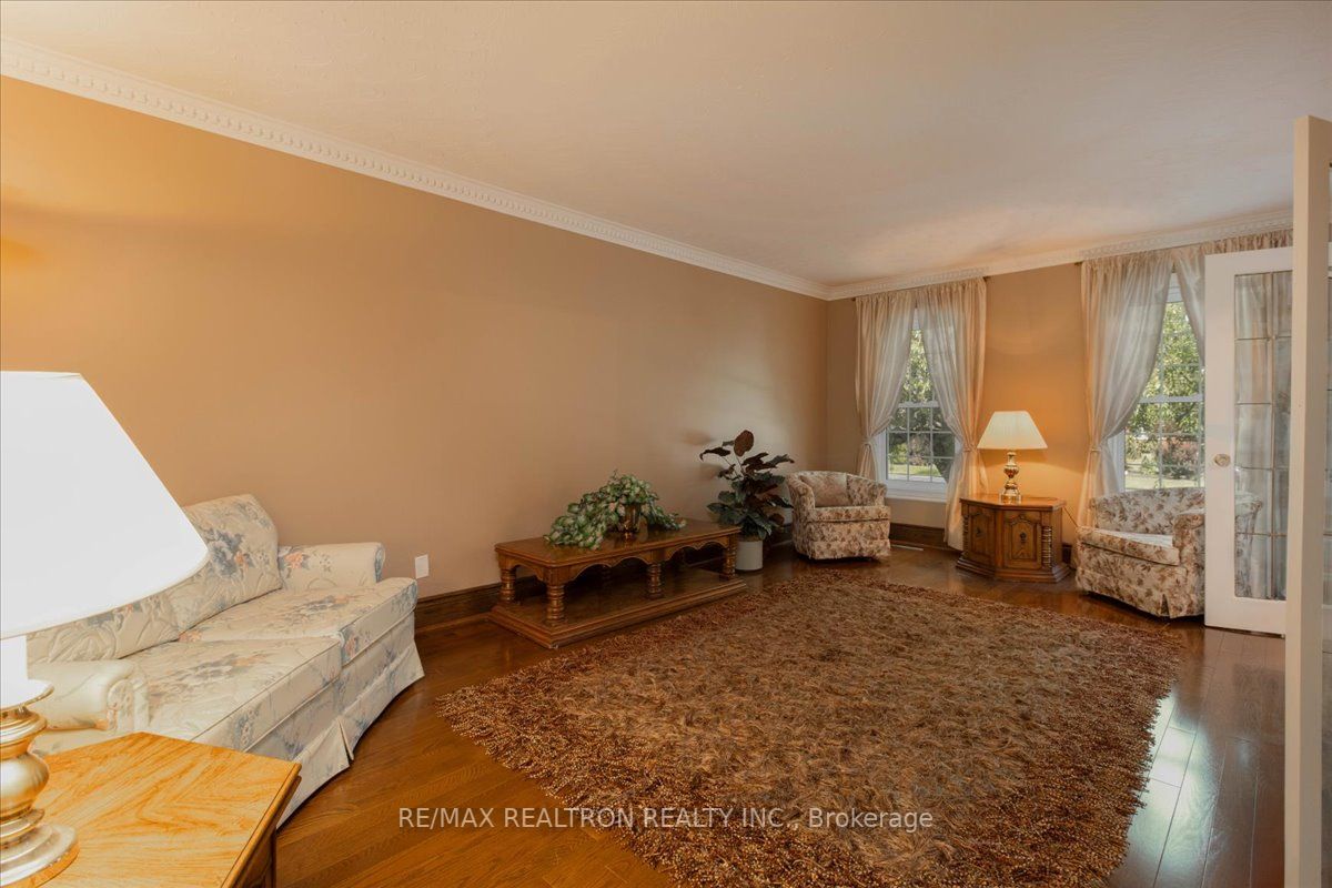 37 Nicholson Cres