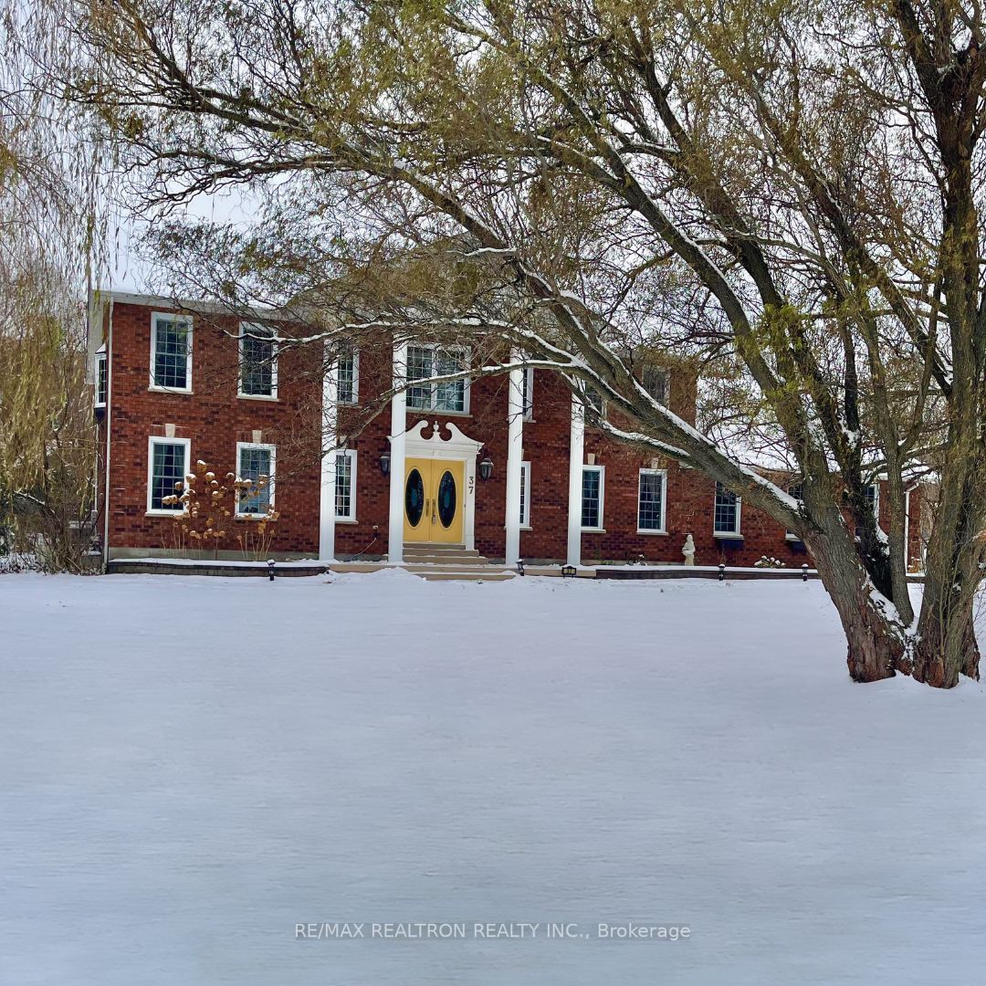 37 Nicholson Cres