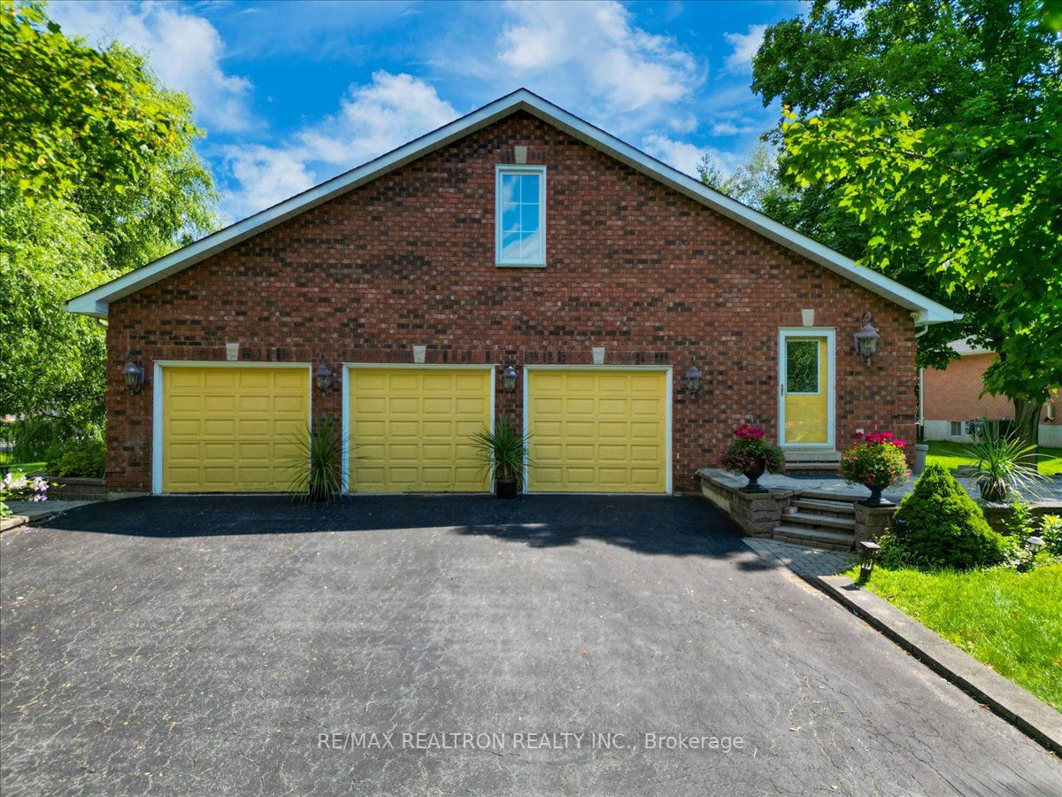 37 Nicholson Cres
