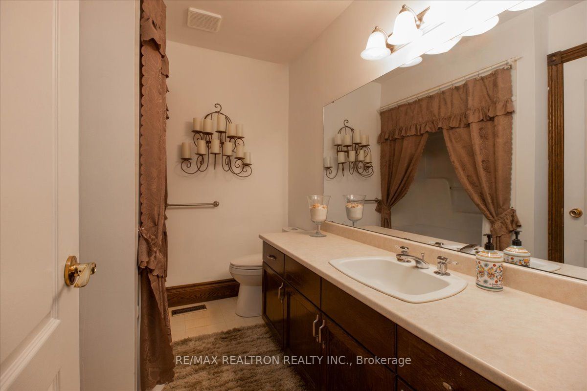 37 Nicholson Cres