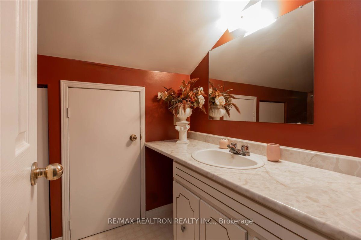 37 Nicholson Cres