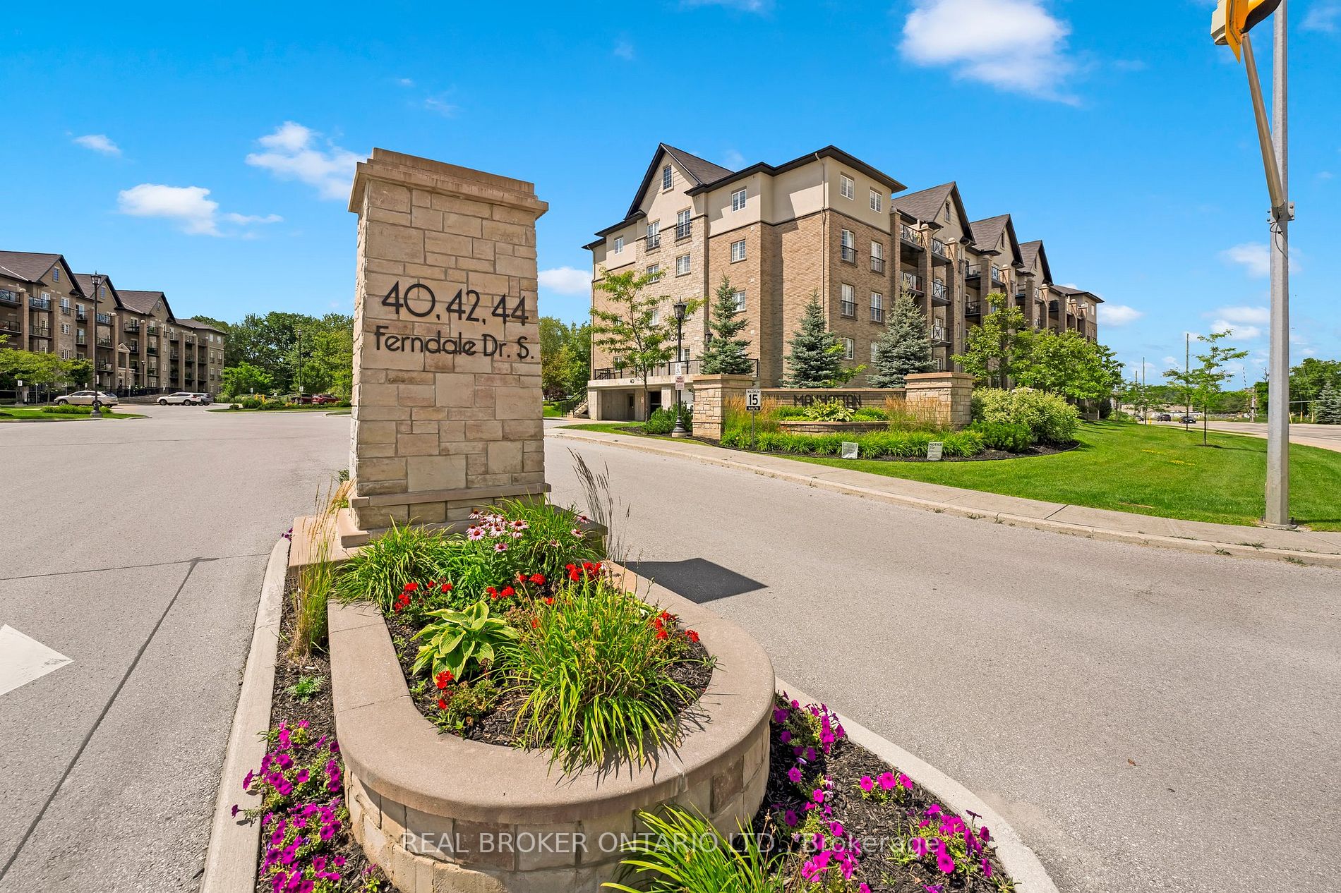 40 Ferndale Dr S, #201