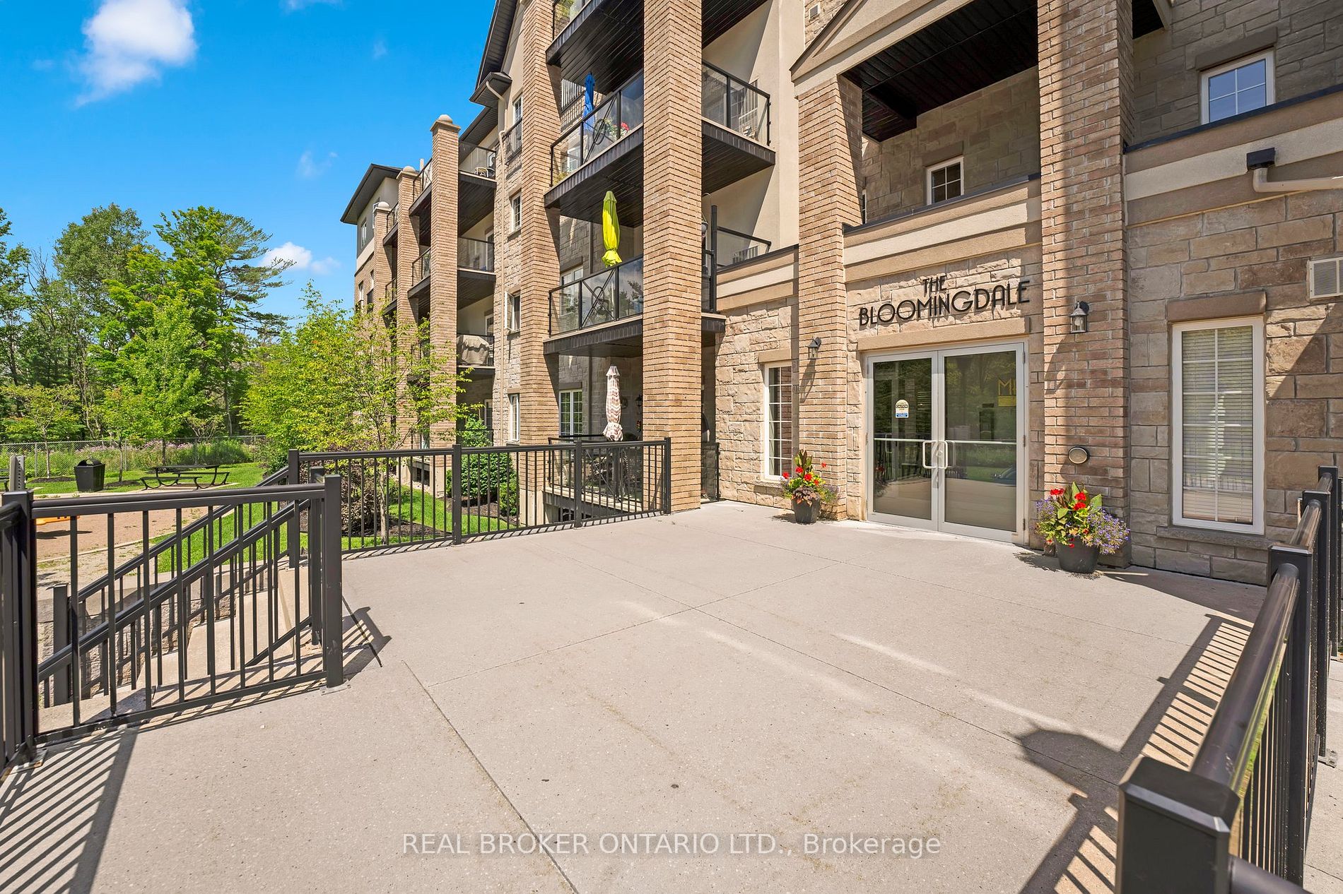 40 Ferndale Dr S, #201