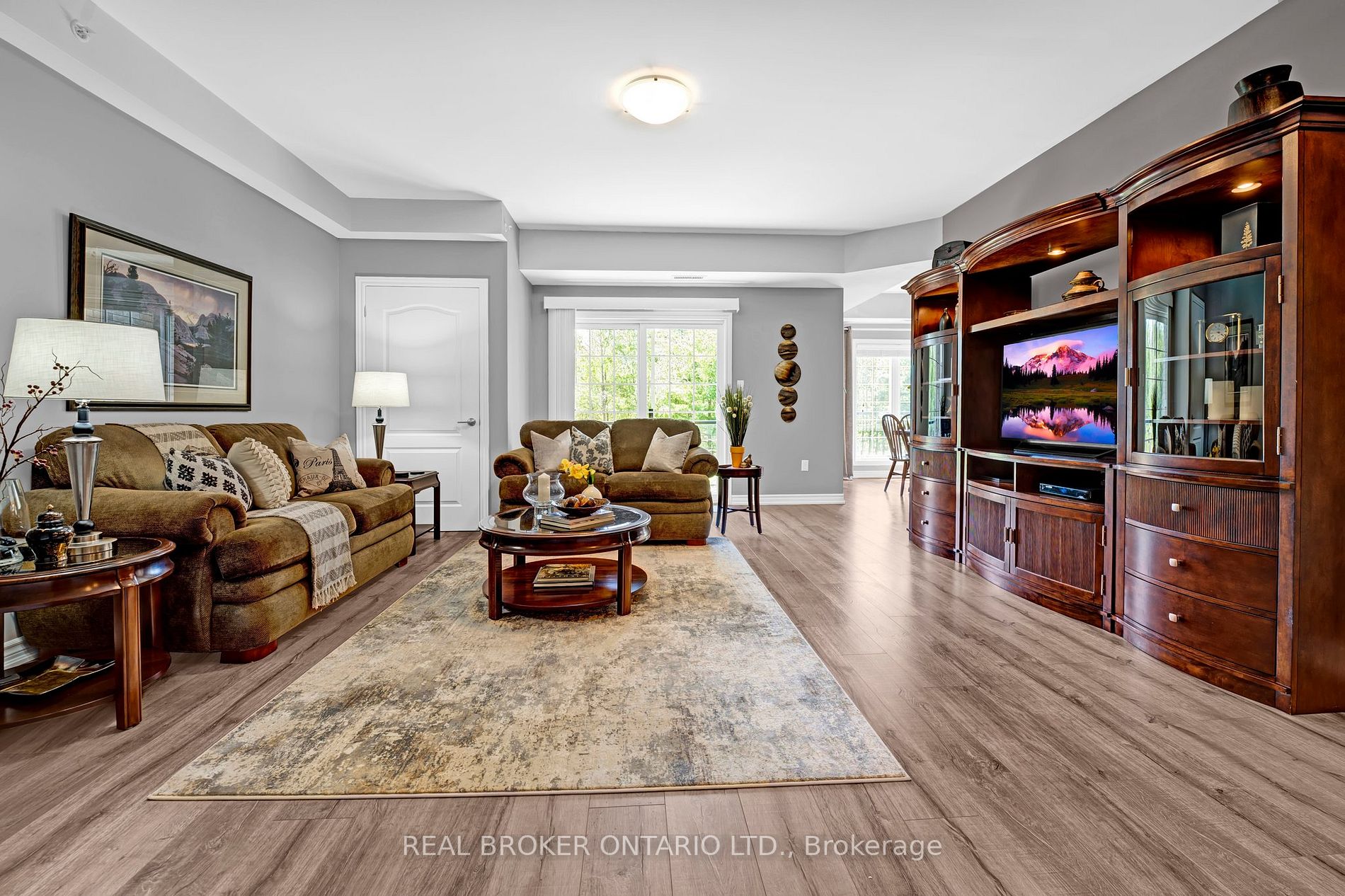 40 Ferndale Dr S, #201