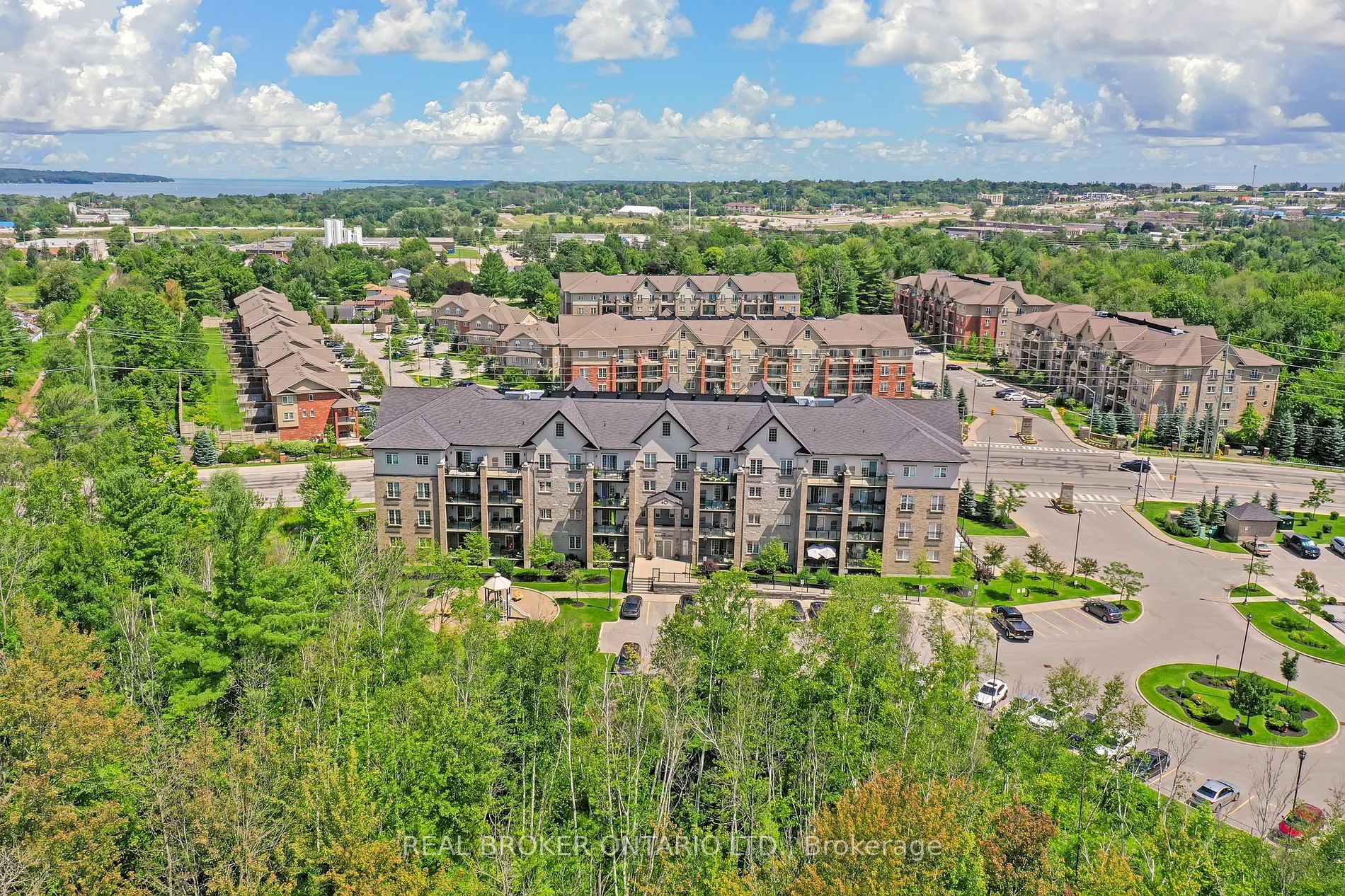 40 Ferndale Dr S, #201