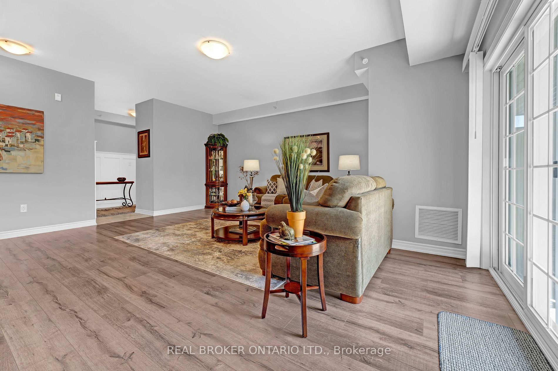 40 Ferndale Dr S, #201