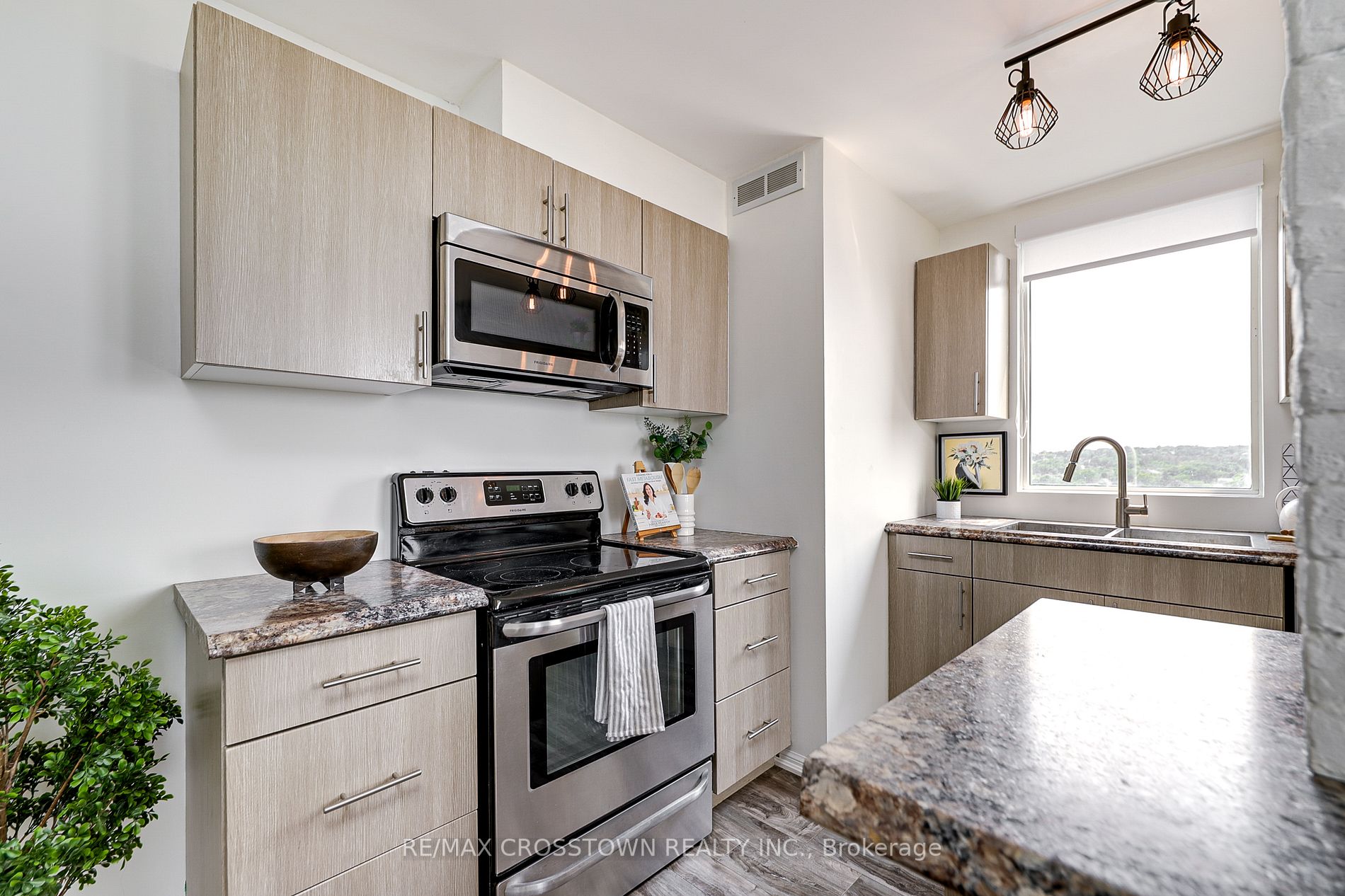 75 Ellen St, #1103