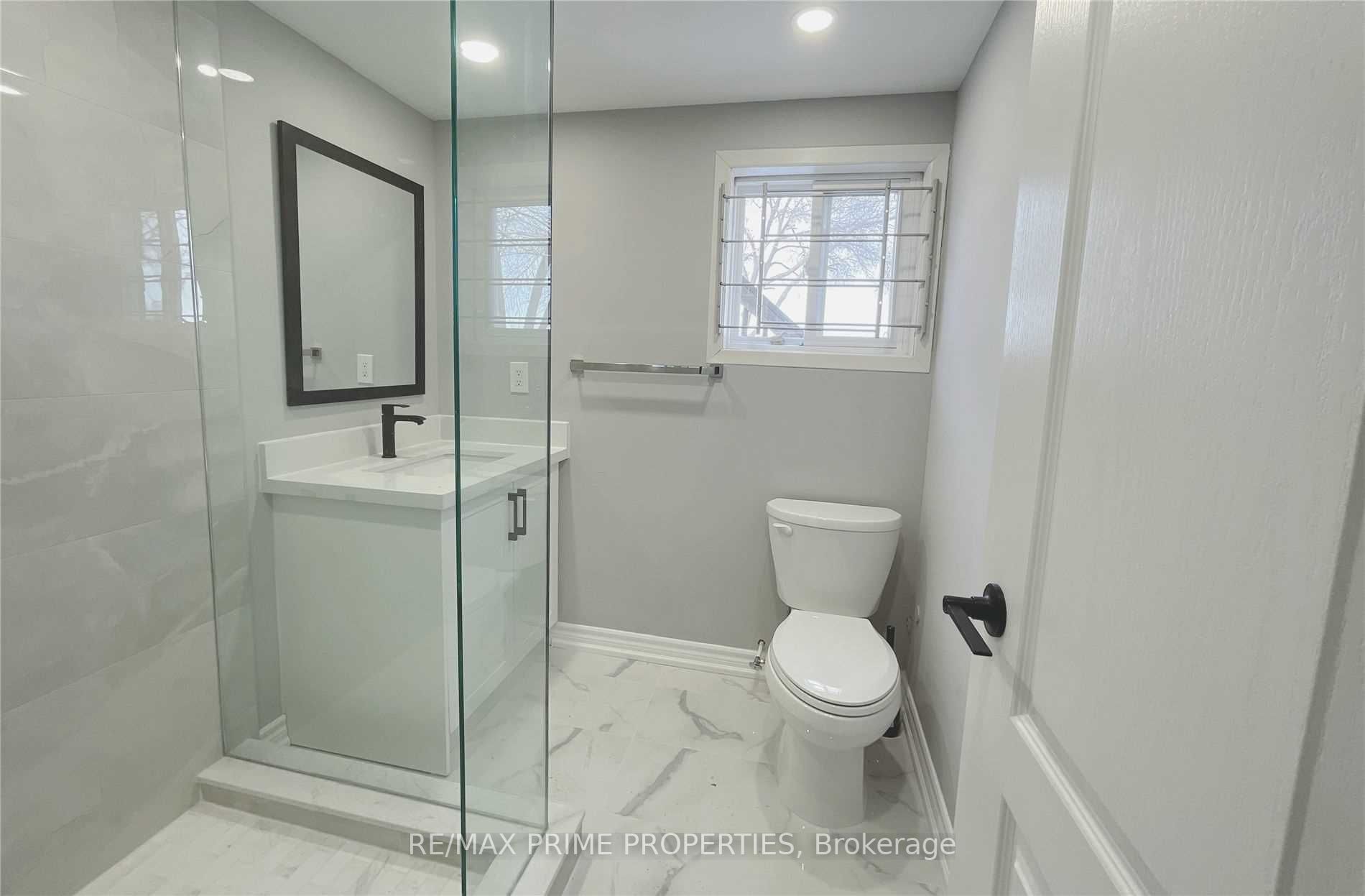 691 Glen Cres